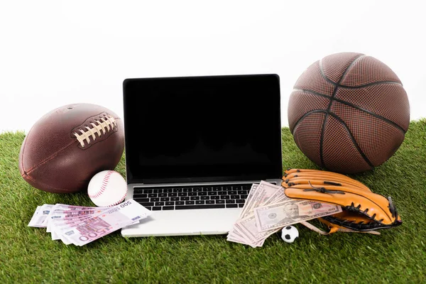 From Live Sports Odds to Live Dealer Games: The Best of Both Worlds